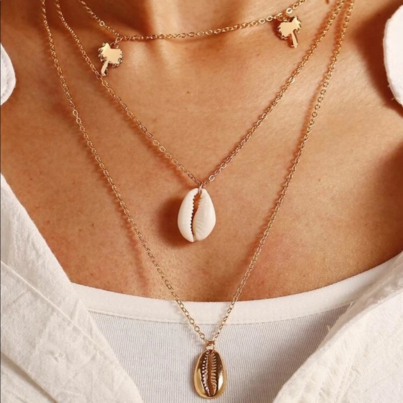 • Raelynn • Shell + Palm Tree Layered Necklace - Picture 2 of 6